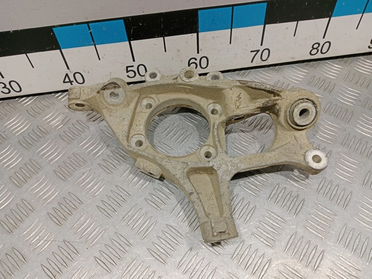 [Б/У] Кулак поворотный задний левый Mercedes [Код: 00675736 ]