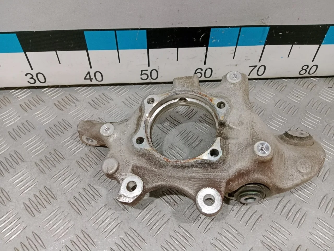 [Б/У] Кулак поворотный задний правый - (Состояние: Отличное пробег 41000) [Код: 00677525 ]