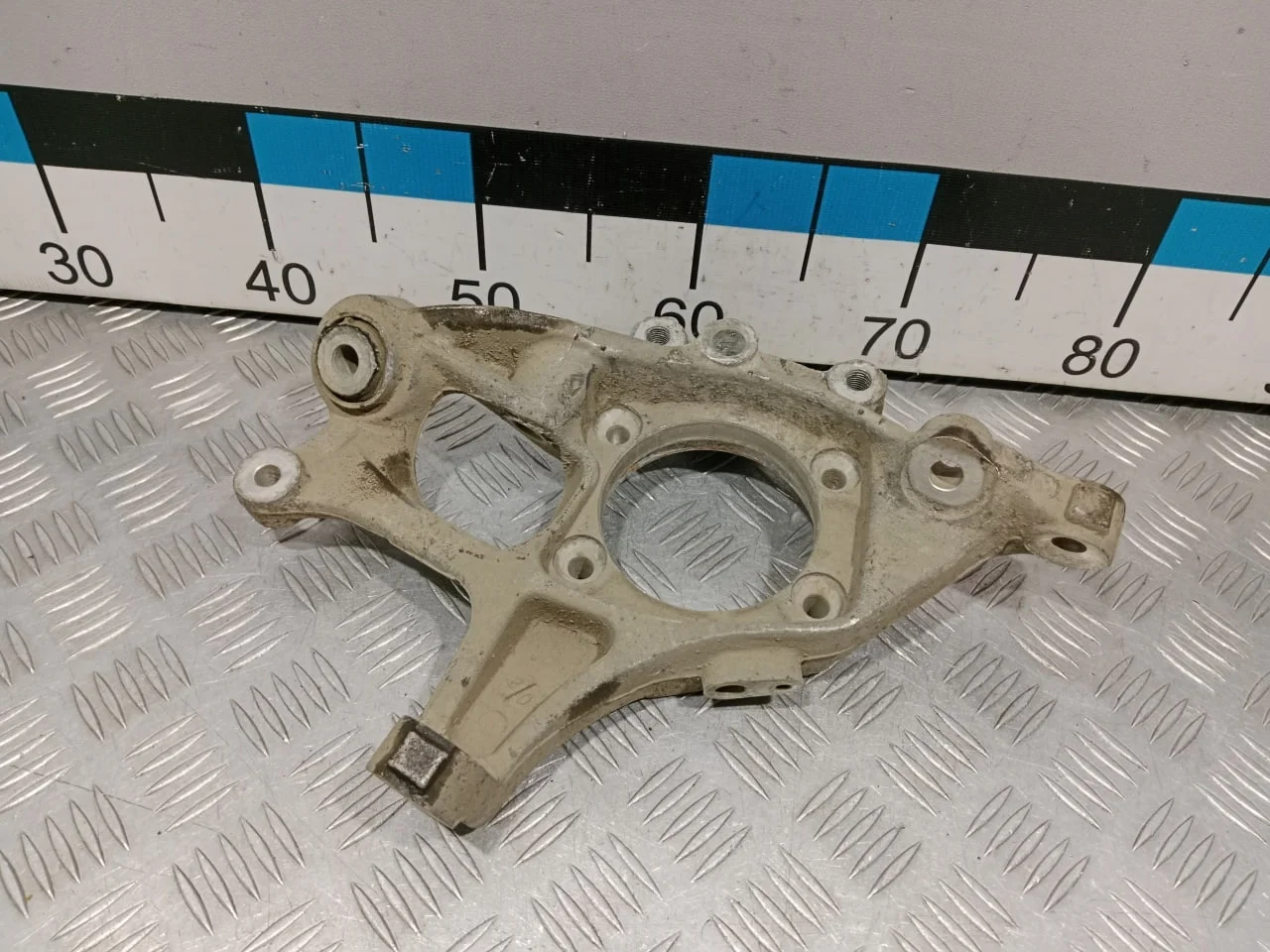 [Б/У] Кулак поворотный задний правый Mercedes [Код: 00675740 ]