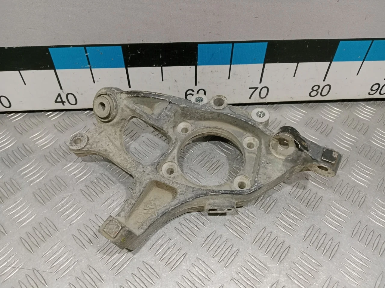 [Б/У] Кулак поворотный задний правый Mercedes [Код: 00675741 ]