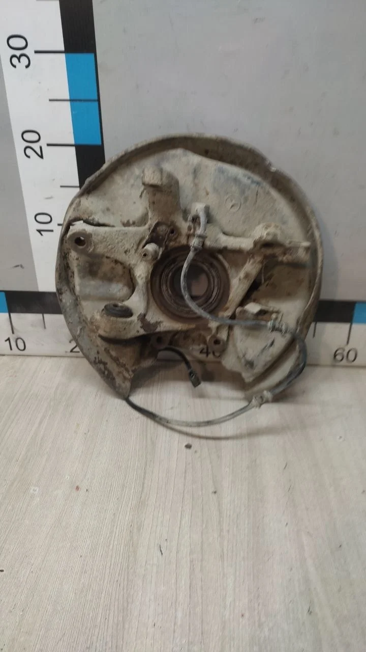 [Б/У] Кулак поворотный задний правый W210 - сайленблок под замену [ХОРОШЕЕ] [Код: 00604551 ]