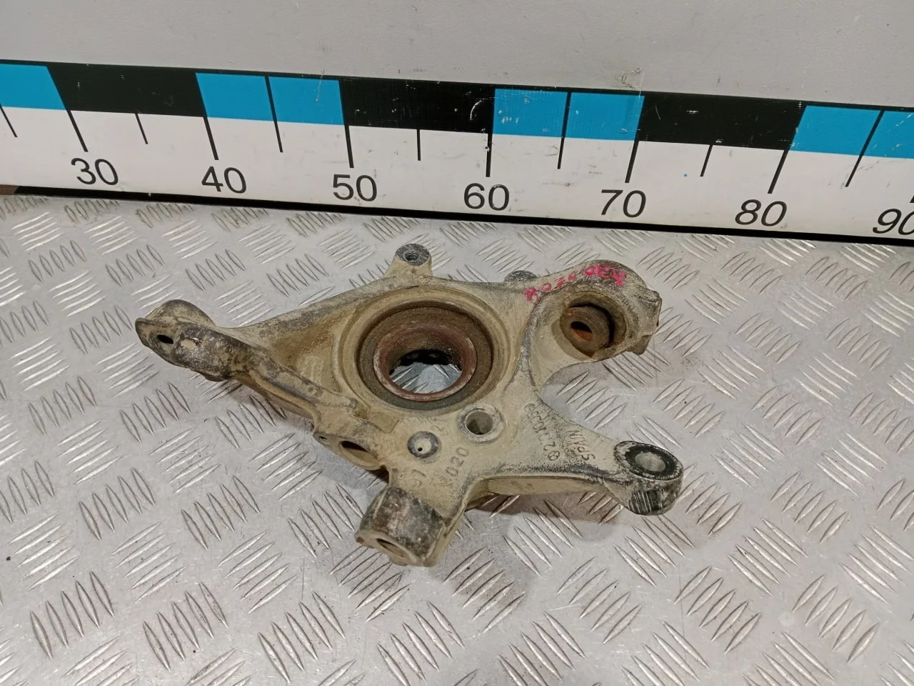 [Б/У] Кулак поворотный задний правый W210 - Сайлентблок под замену [ХОРОШЕЕ] [Код: 00676555 ]