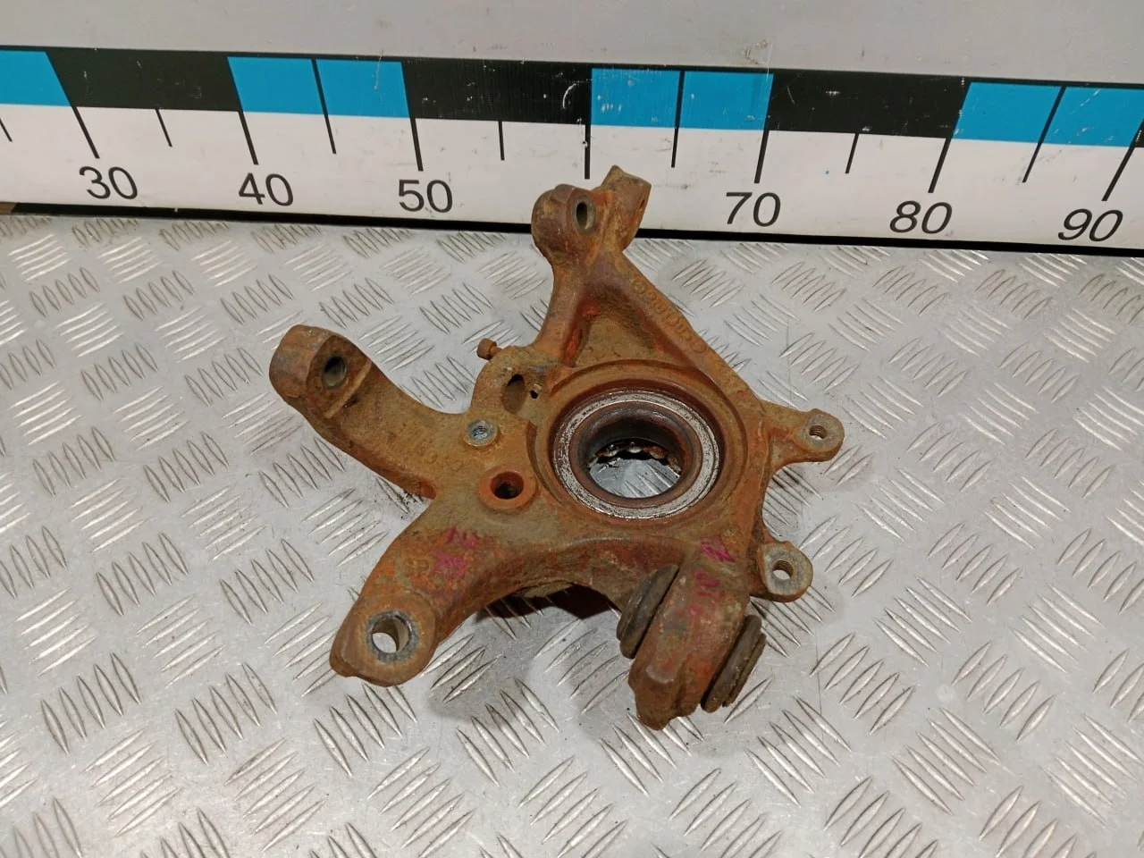 [Б/У] Кулак поворотный задний правый W210 [Код: 00676574 ]