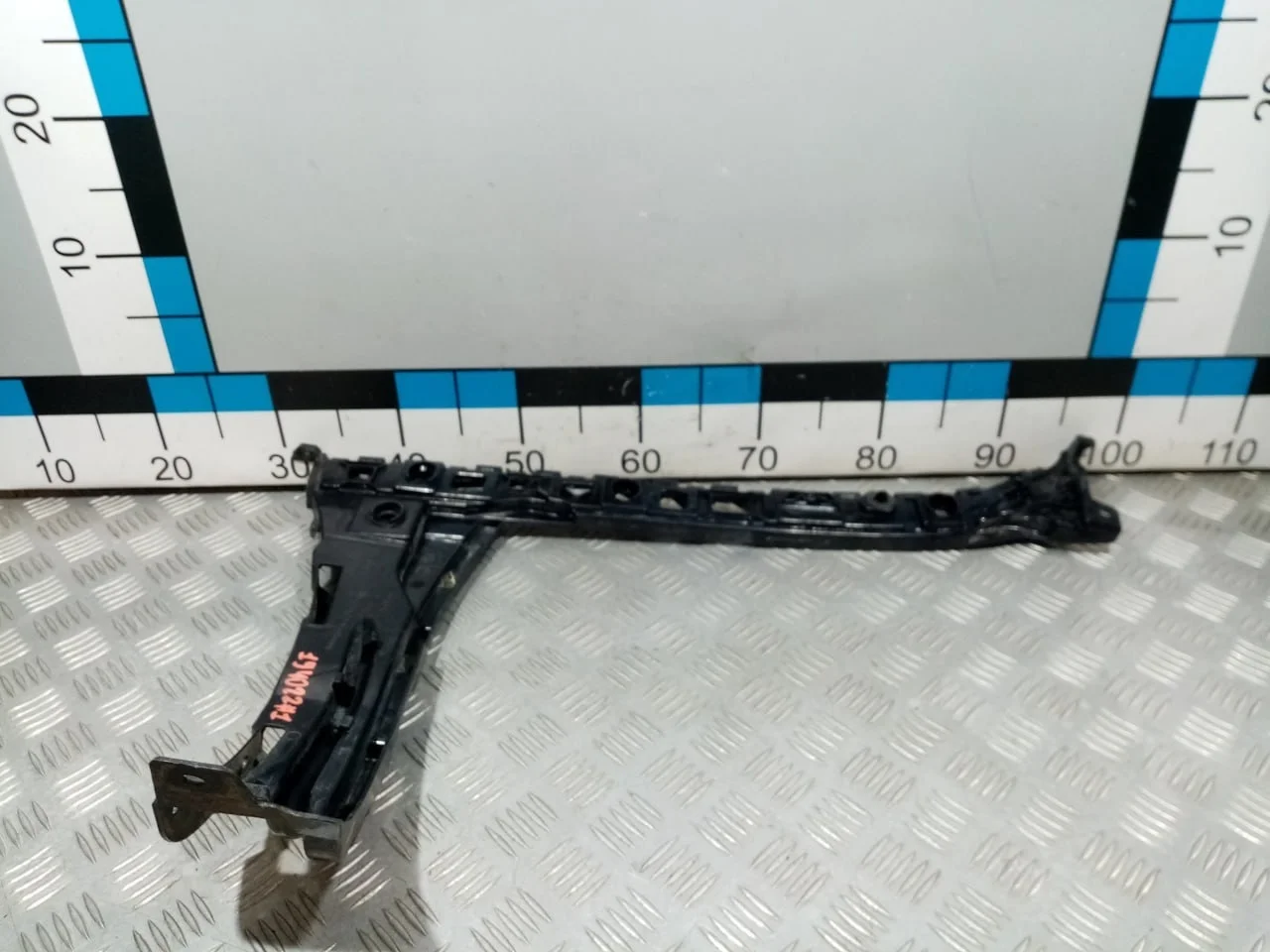 [Б/У] Направляющая заднего бампера правая [Код: 00676162 ]