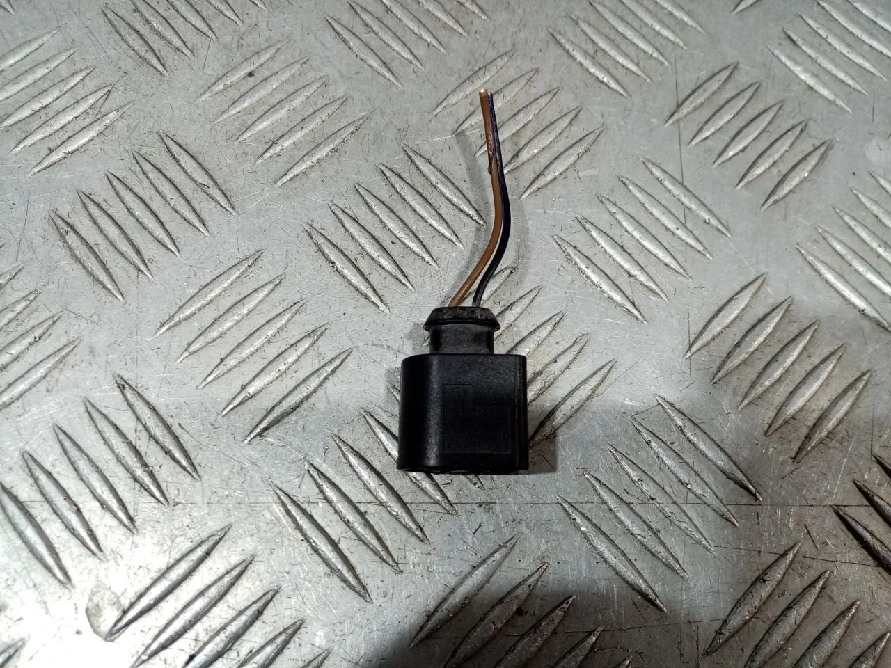 [Б/У] Разьем 2 контакта [Код: 00676190 ]