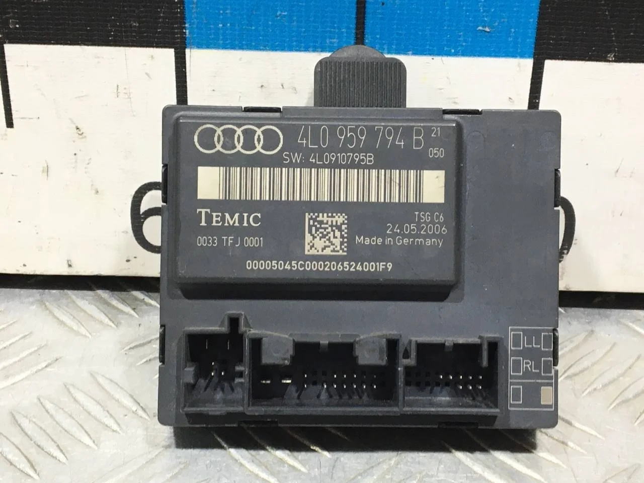 [Б/У] Блок комфорта задний правый Audi [Код: 00677071 ]