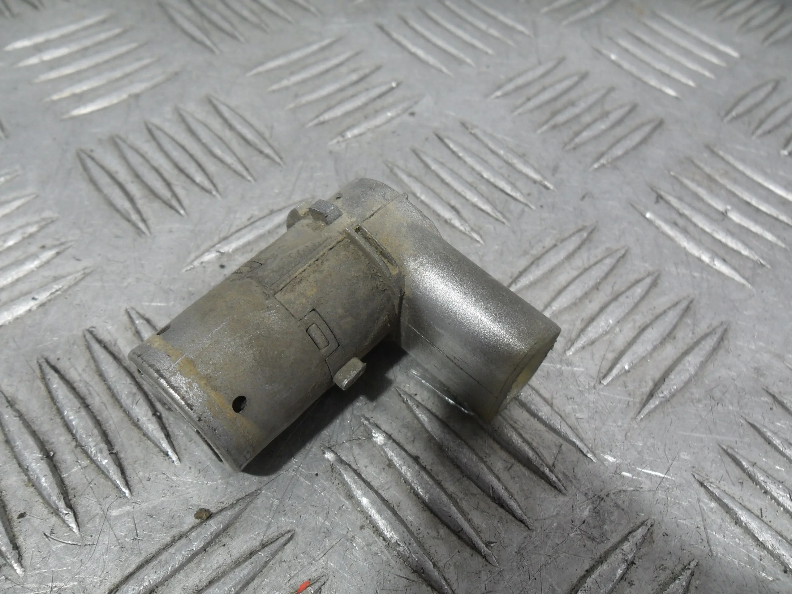 [Б/У] Датчик парковки Audi A2 A3 A6 A8 VW Passat B5 [Код: 00381977 ]