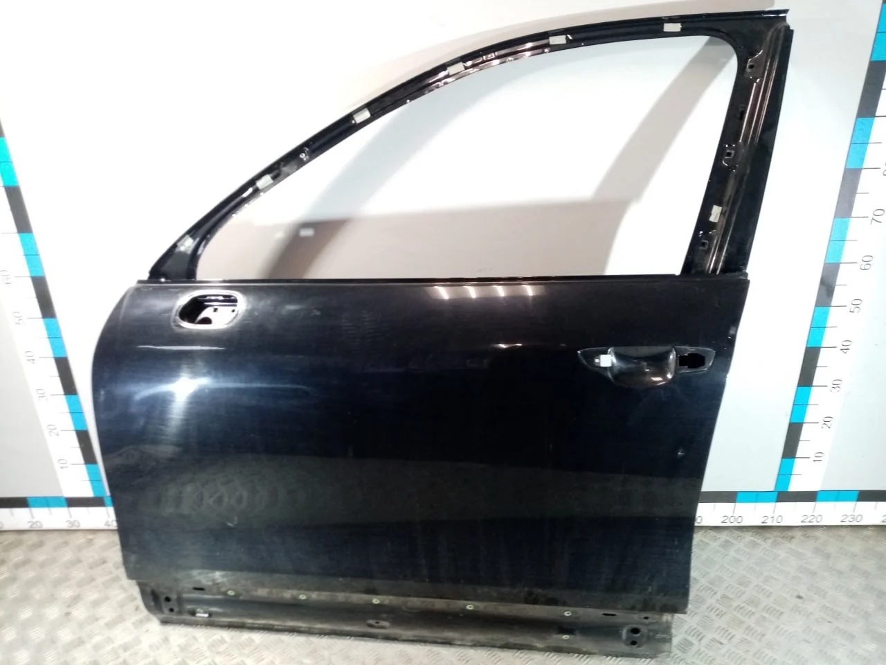 [Б/У] Дверь передняя левая Touareg 7P Cayenne - Вмятинки [ХОРОШЕЕ] [Код: 00675507 ]