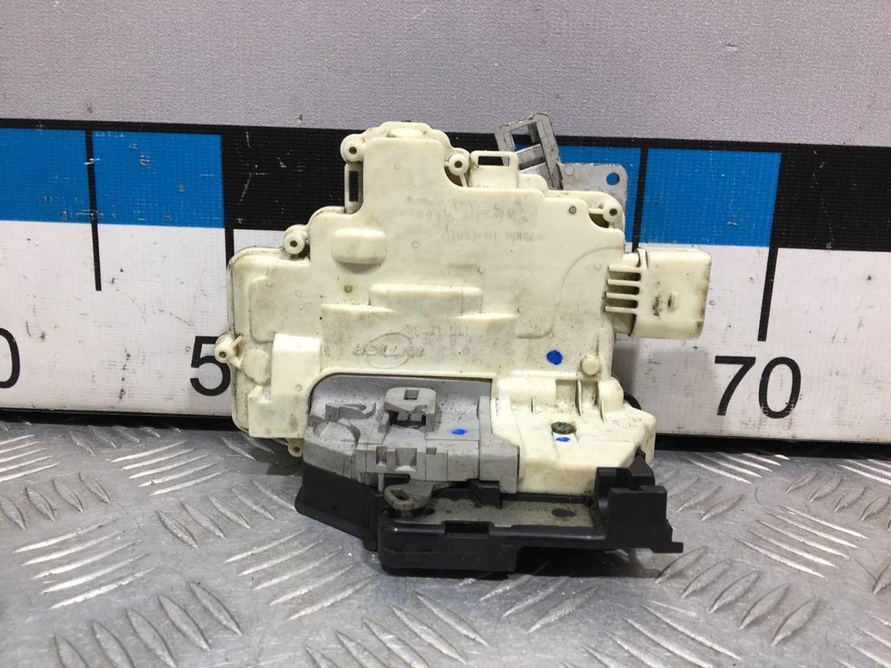 [Б/У] Замок двери задней правой Audi Q7 [Код: 00677114 ]