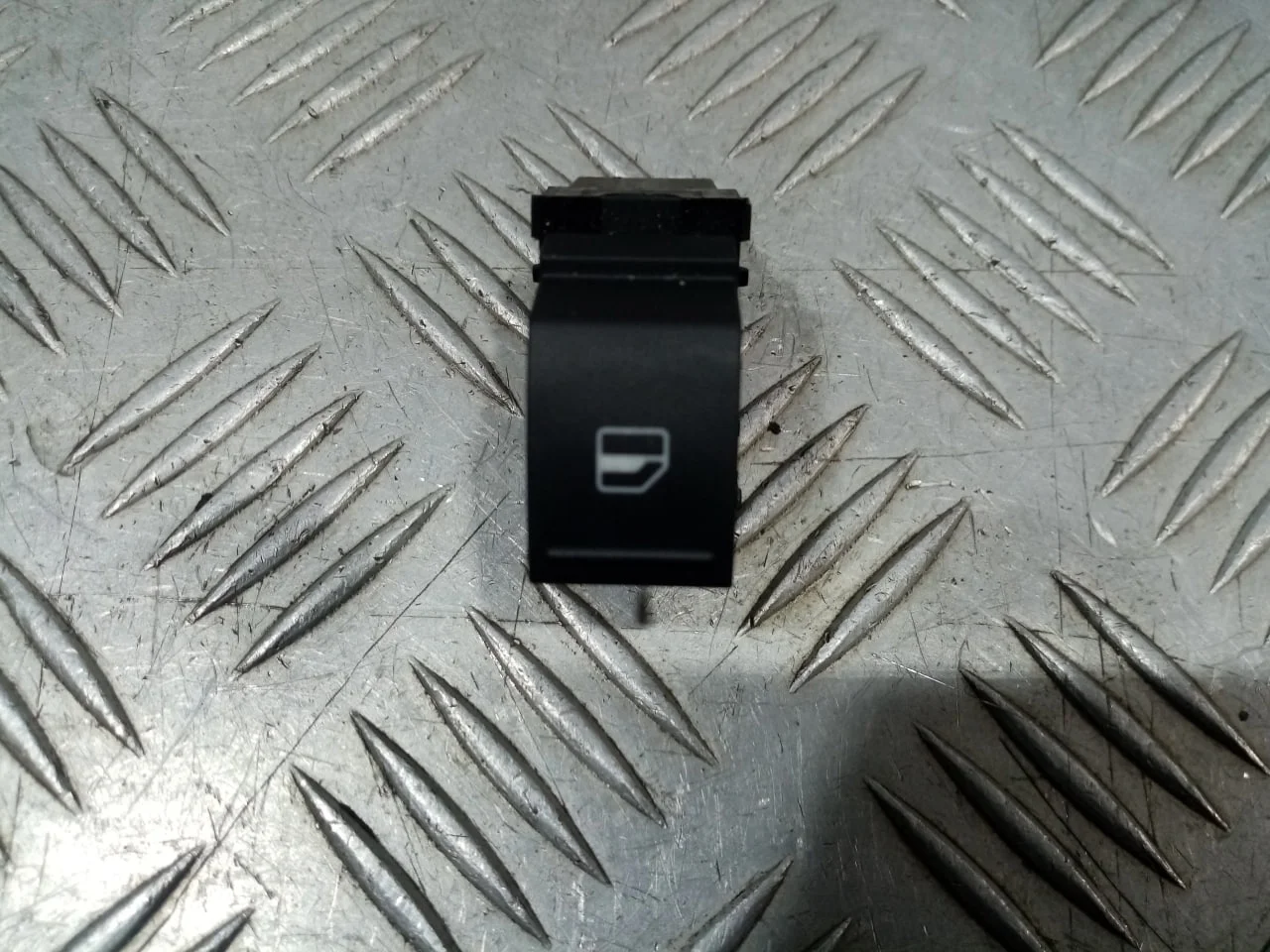 [Б/У] Кнопка стеклоподъемника [Код: 00675821 ]