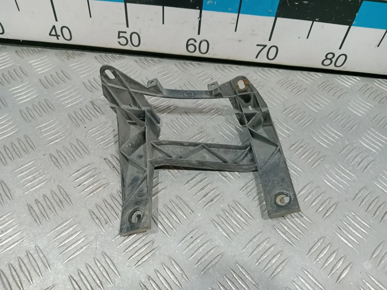 [Б/У] Кронштейн фары левый VW Transporter T5 [Код: 00676818 ]