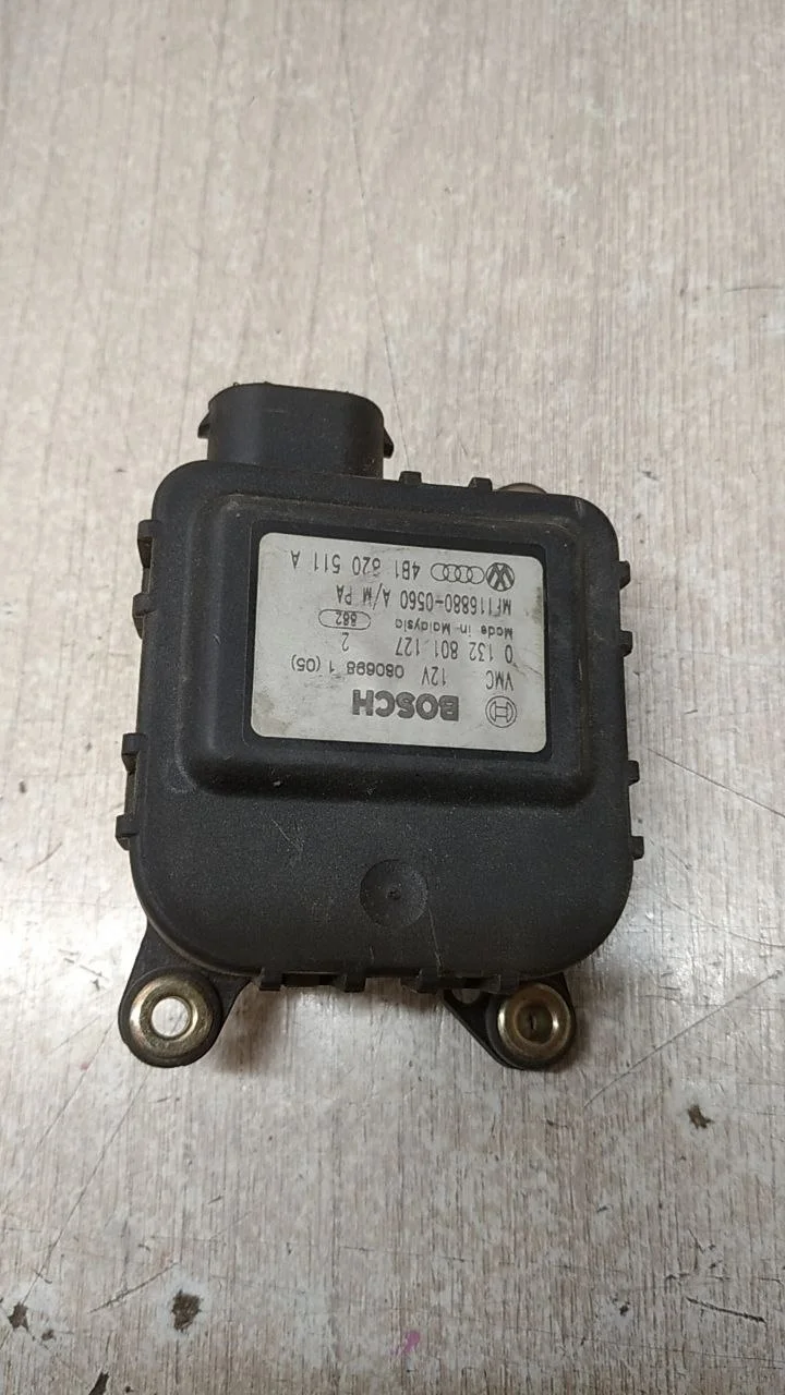 [Б/У] Моторчик заслонки отопителя Audi A6 [Код: 00308137 ]