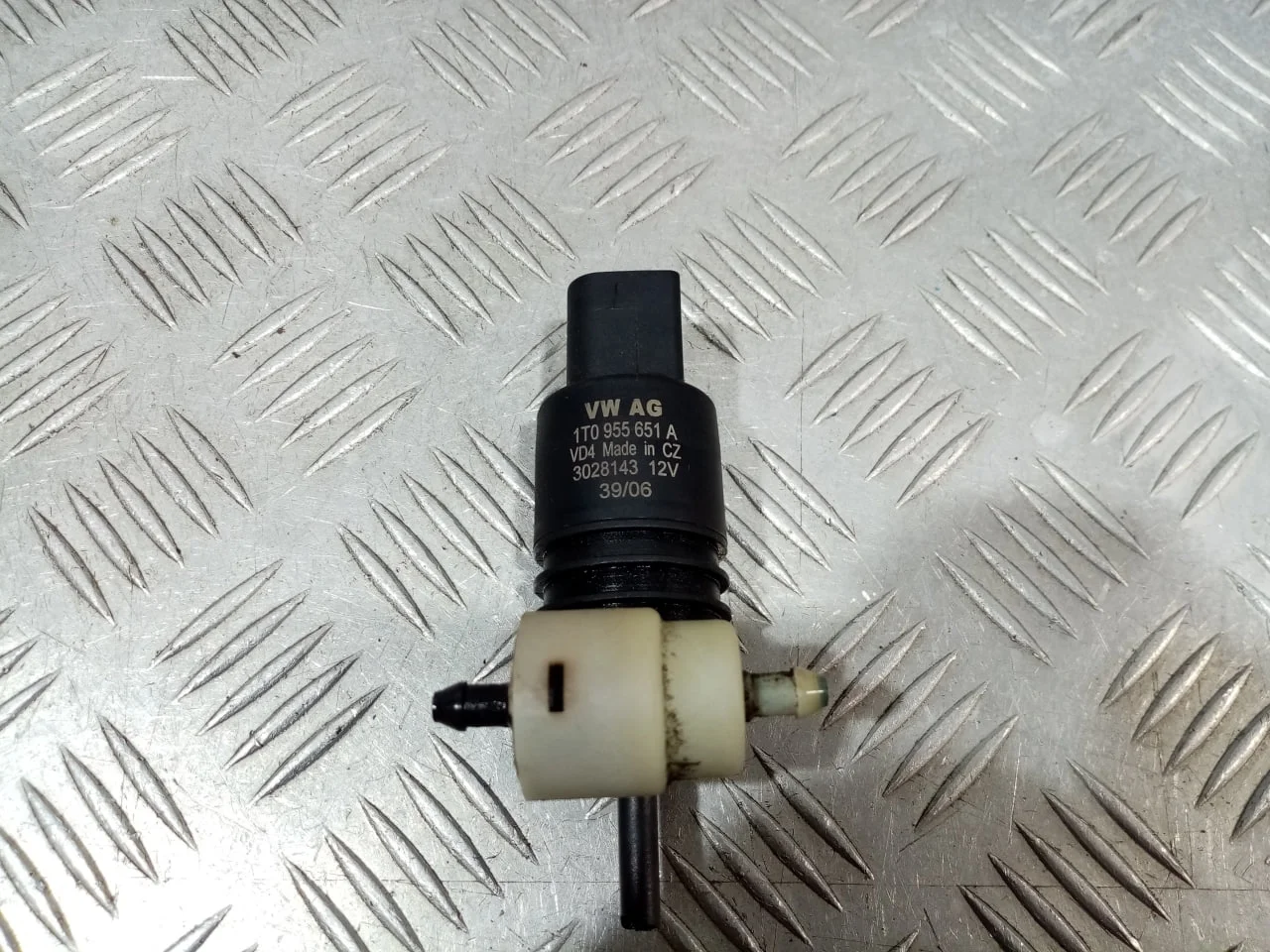 [Б/У] Насос омывателя лобового стекла VAG [Код: 00678100 ]