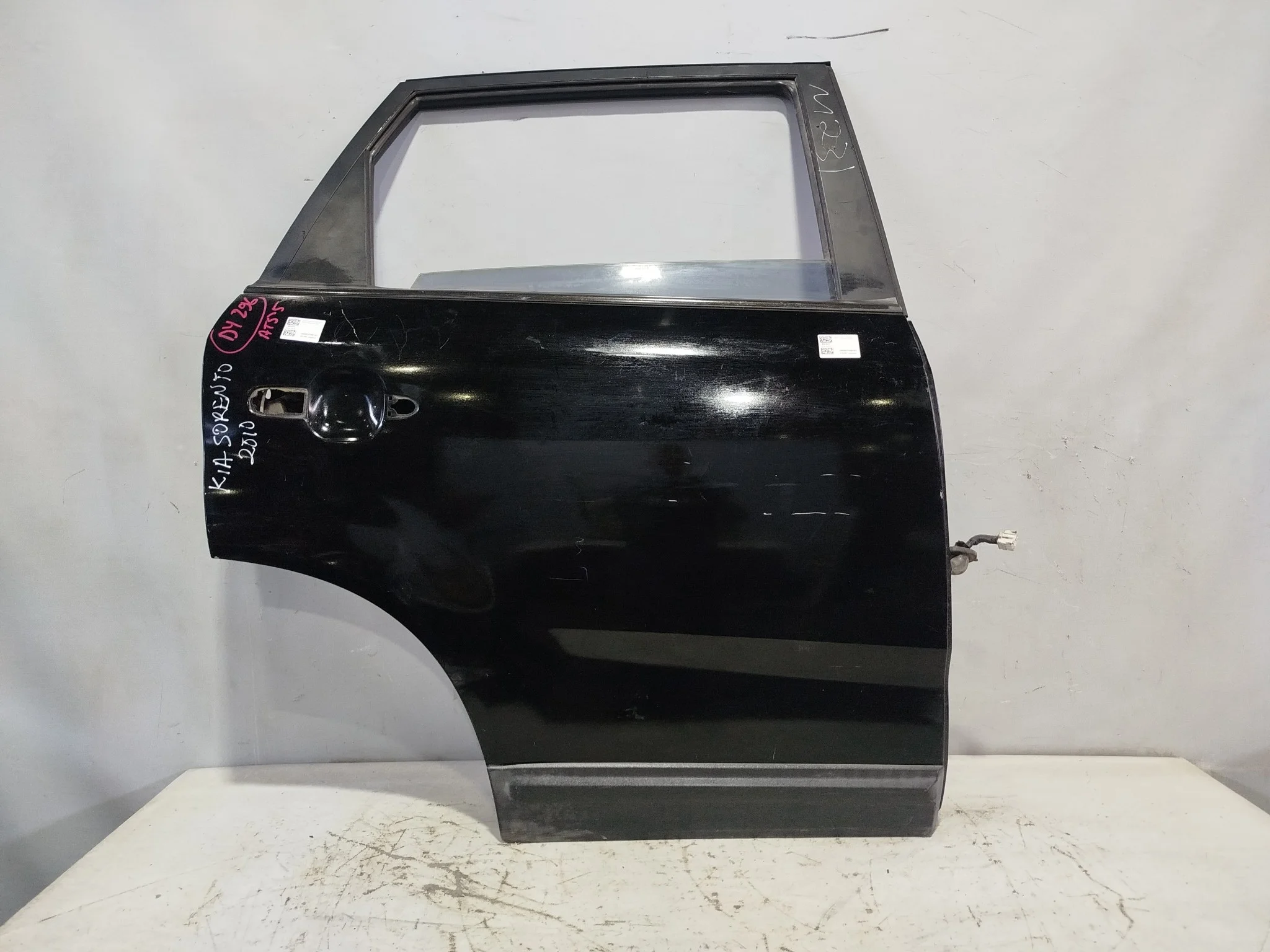 ДВЕРЬ KIA SORENTO XM 770042P000 ЗАДНЯЯ ПРАВАЯ черный DY296