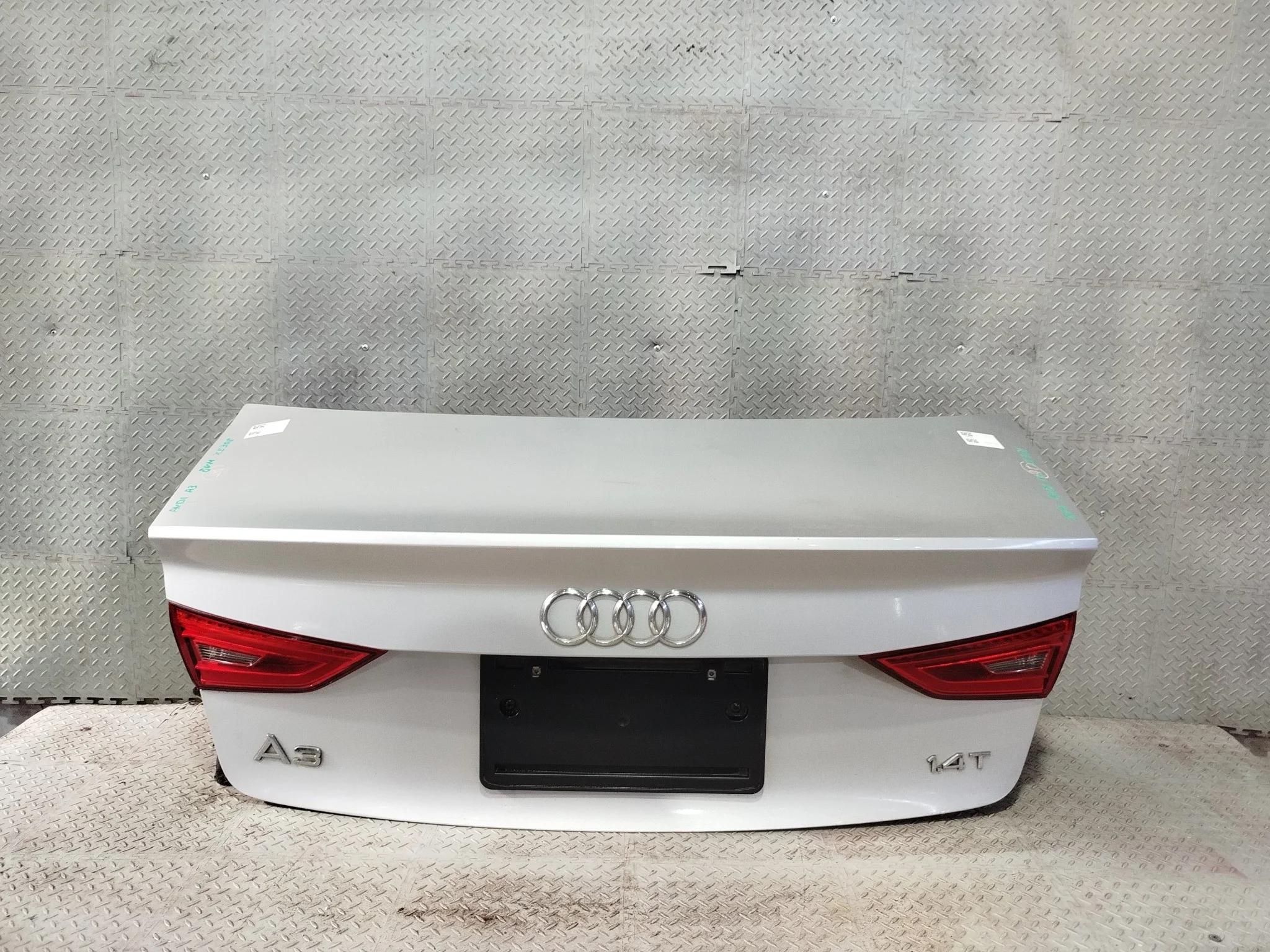 КРЫШКА БАГАЖНИКА AUDI 8V5827025D серебро, LX7W XE308