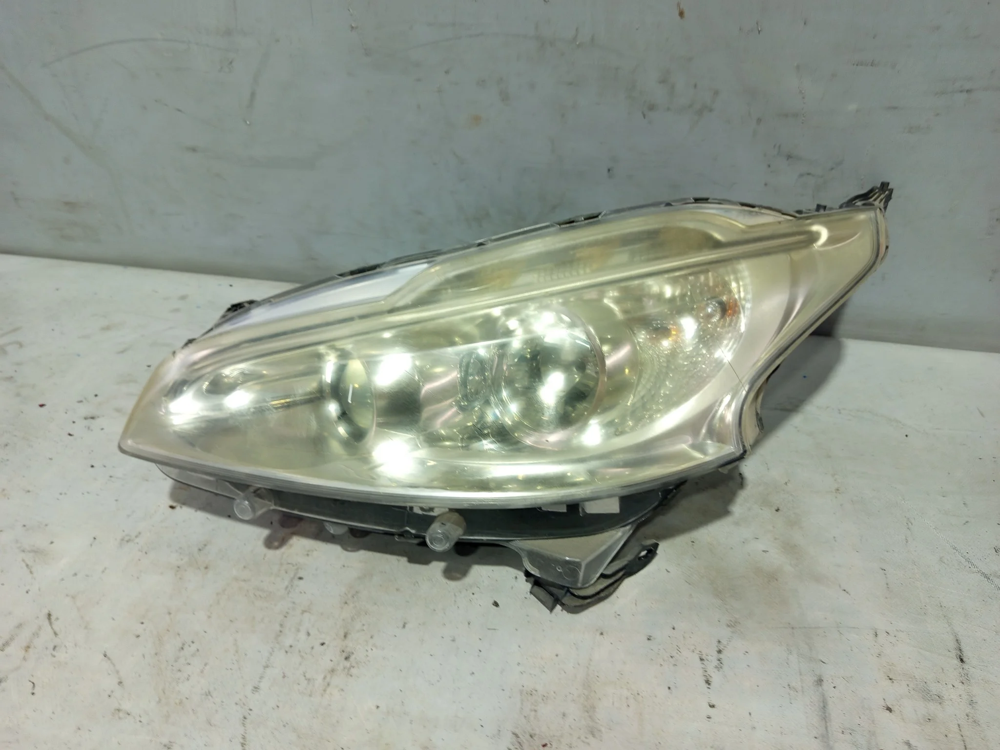 ФАРА PEUGEOT ЛЕВО 9802221580 DY473Z