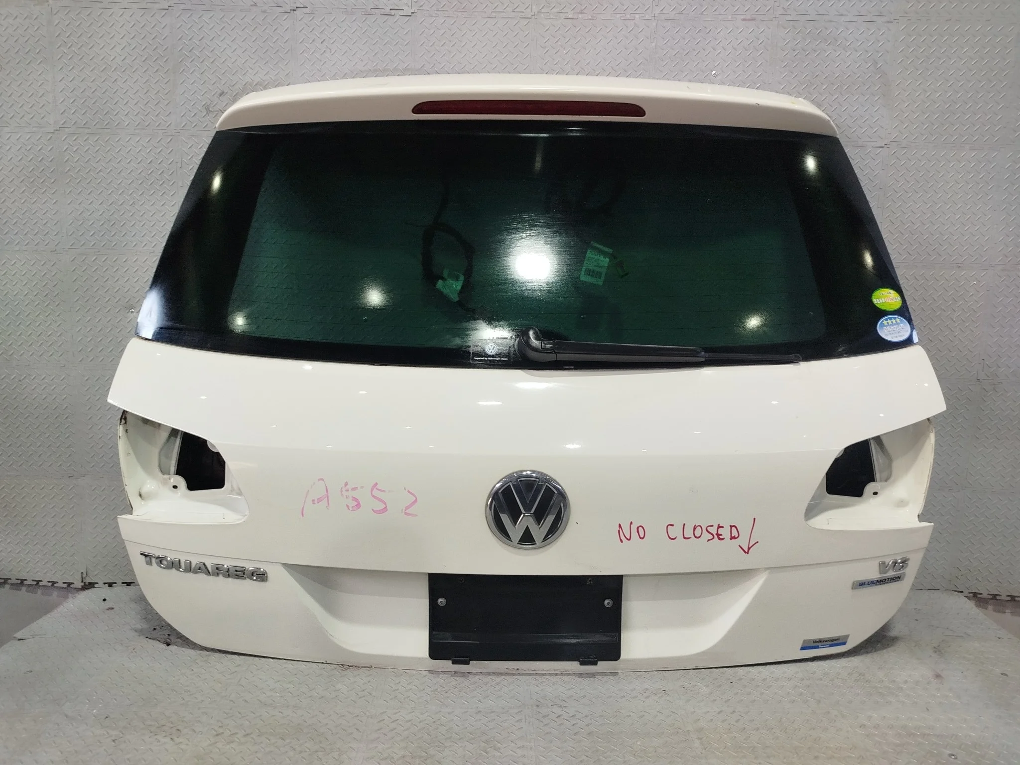 ДВЕРЬ ЗАДНЯЯ VOLKSWAGEN TOUAREG 7P5 7P6 7P6827025B белый, LR9A NE288