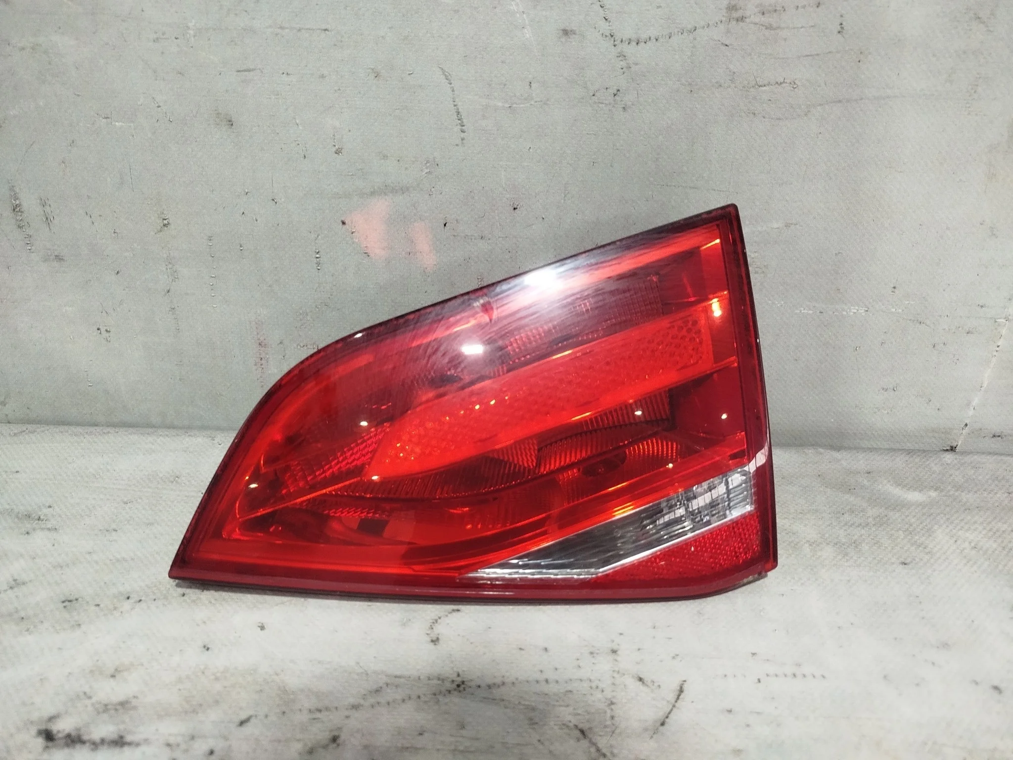 ФАЛЬШПАНЕЛЬ AUDI ПРАВО 8K5945094D KB892Z