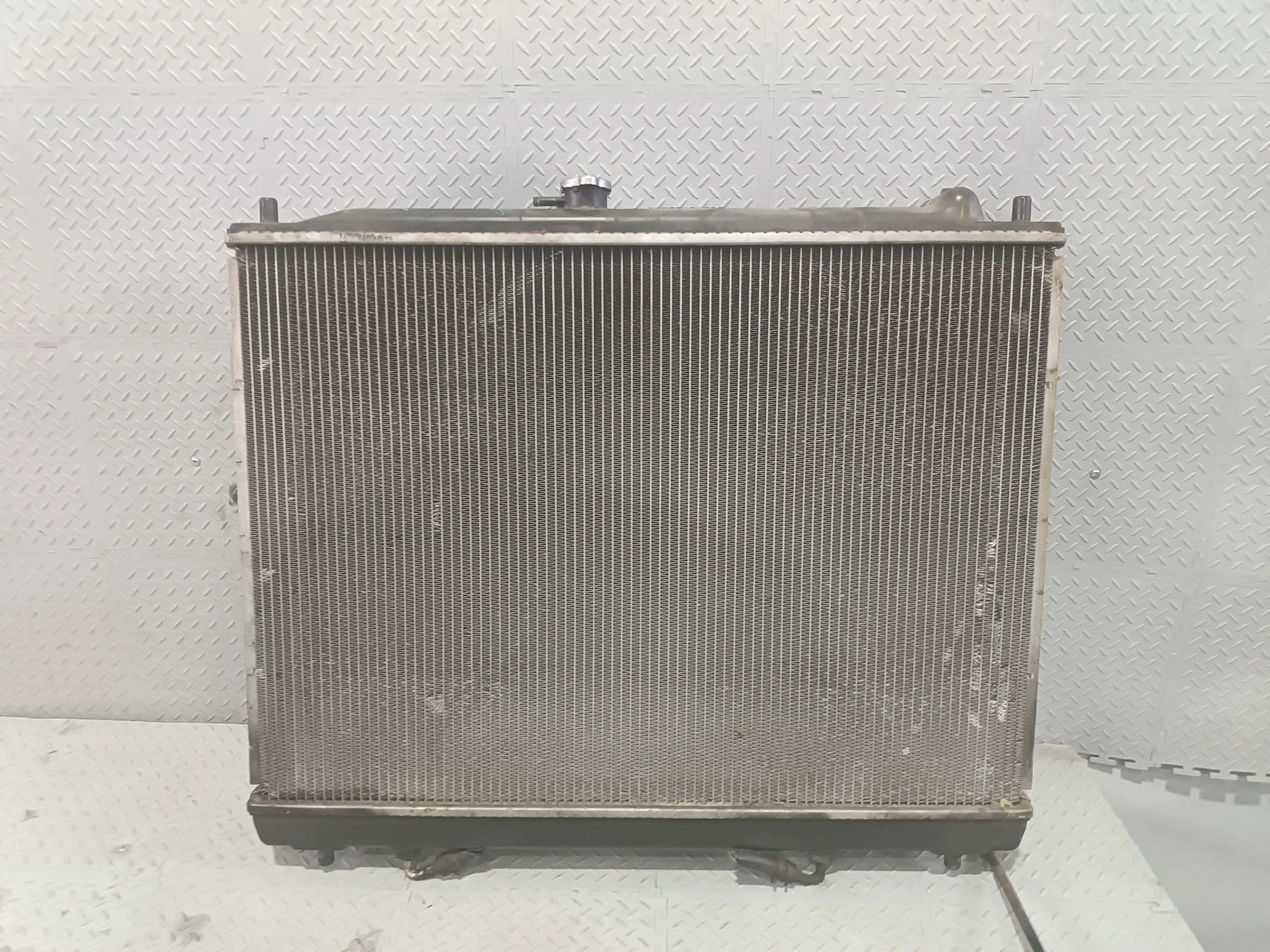 РАДИАТОР ДВИГАТЕЛЯ MITSUBISHI 4M41 MONTERO PAJERO V88W V98W АТМ 1350A155 DY730Z