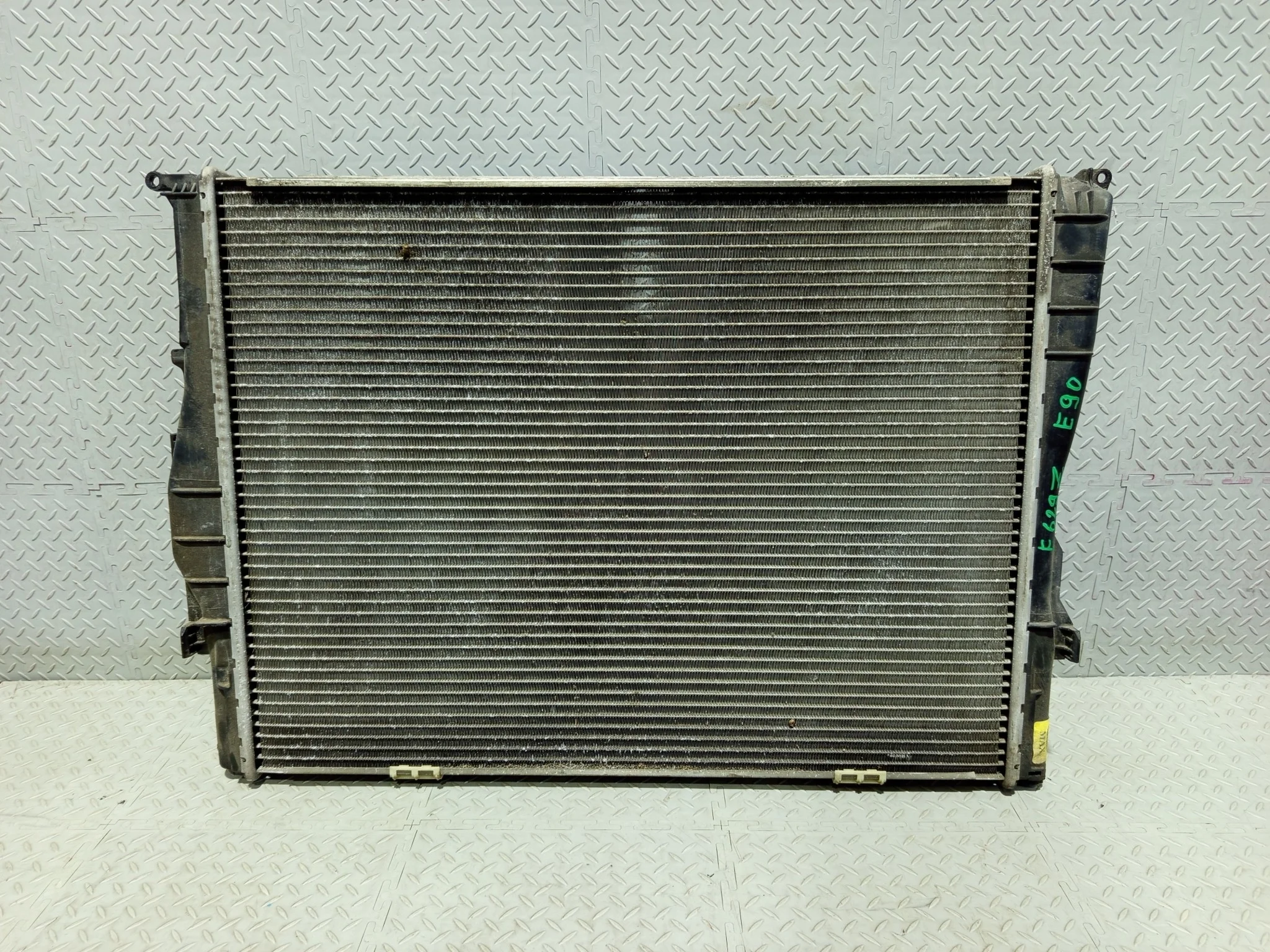 РАДИАТОР ДВИГАТЕЛЯ BMW ... N46B20B N52B25A N52B25B N52B30A N53B30A 1-SERIES 3-SERIES X1 Z4 ... E89 E90 E91 E92 E93 АТМ БЕЗ ДИФФУЗОРА 17117562079 F629Z