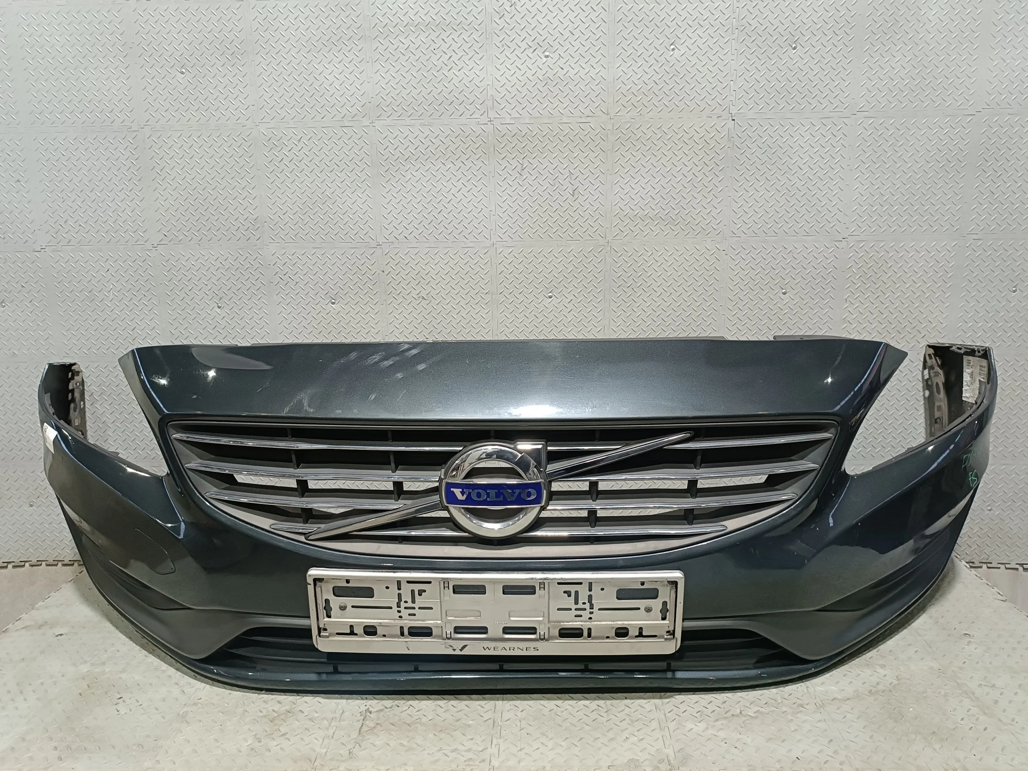 БАМПЕР VOLVO 39834053 ПЕРЕД черный DY718Z