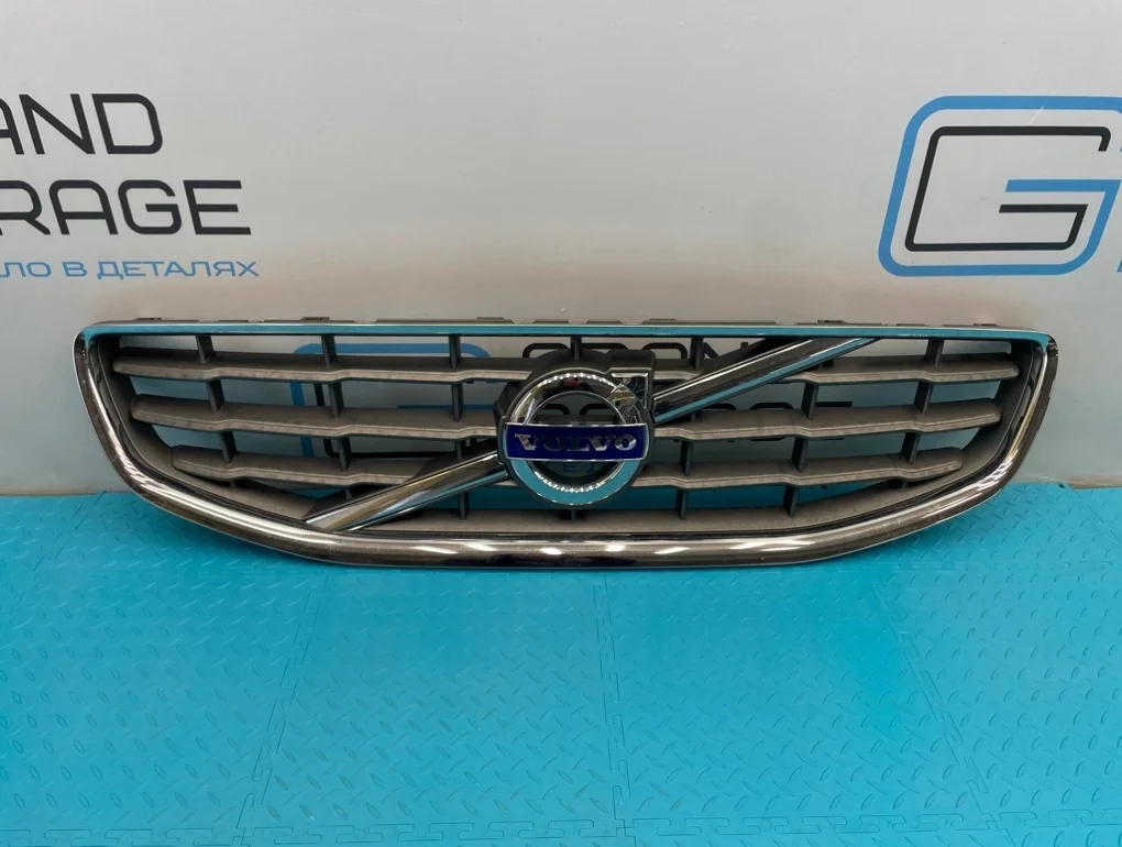 Решетка радиатора Volvo V60 2011 30795039 FW B4164T 1.6