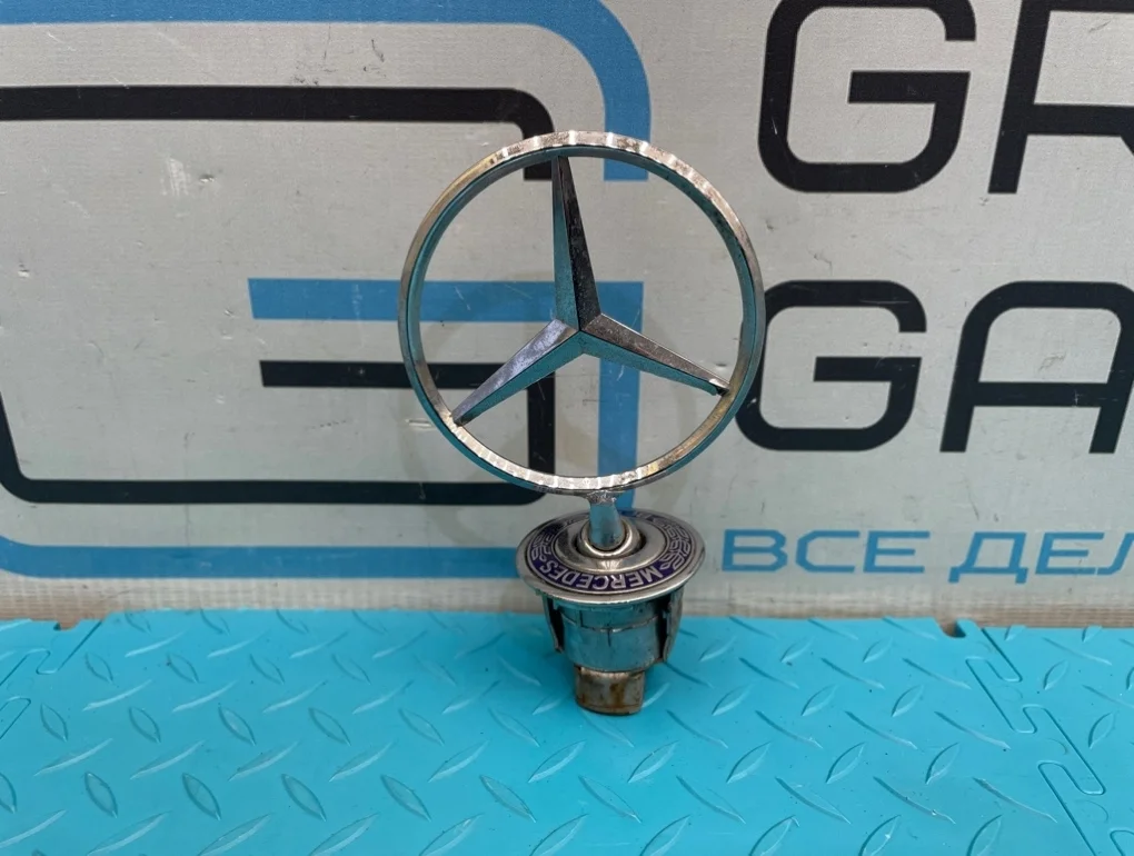 Эмблема Mercedes-Benz E-Class 2002 A2028800186 W211 112.949 3.2, передняя