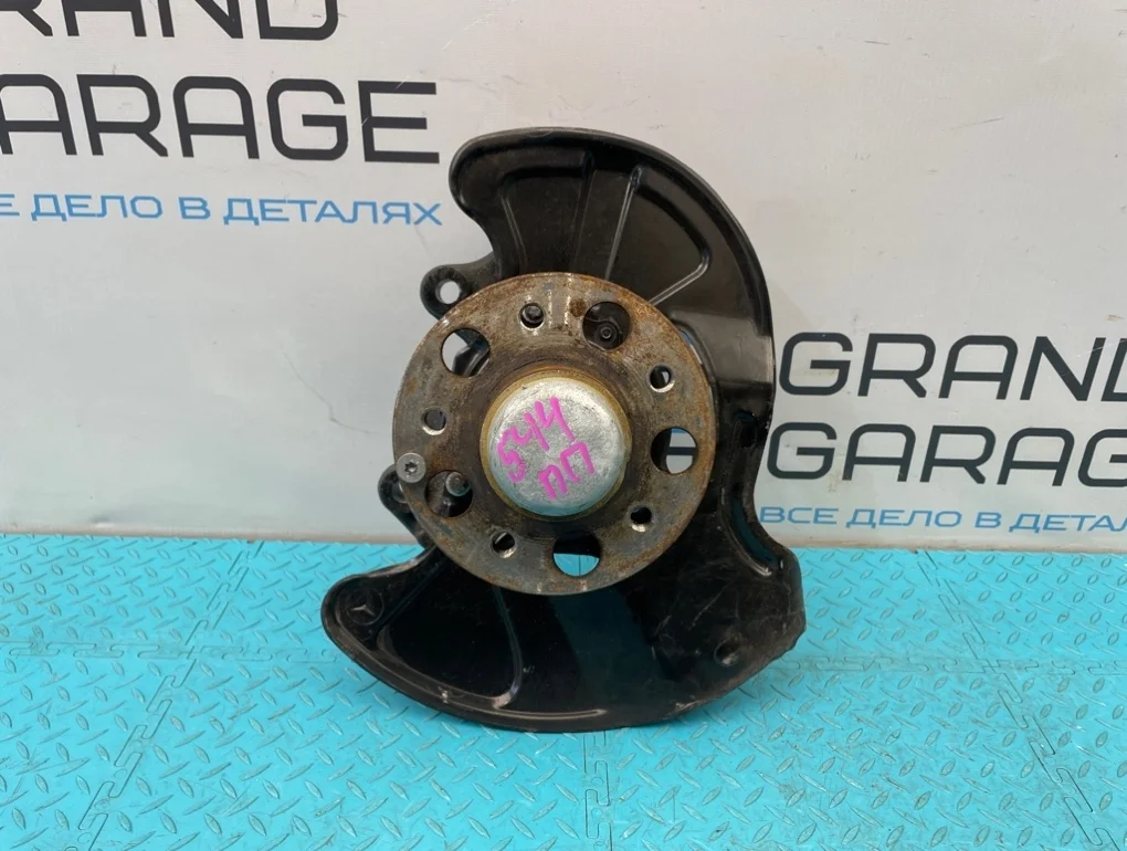 Кулак Mercedes-Benz C-Class 2005 A2043320201 W203 271.948 1.8, передний правый