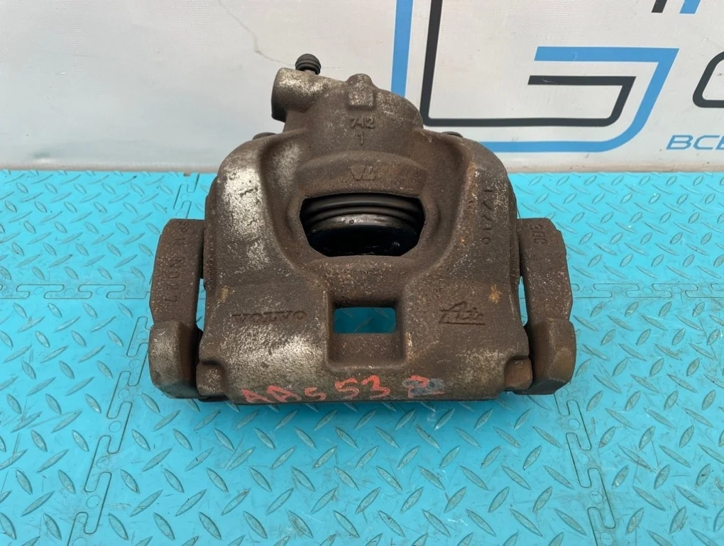 Суппорт Volvo V60 2011 8603754 FW B4164T 1.6, передний правый