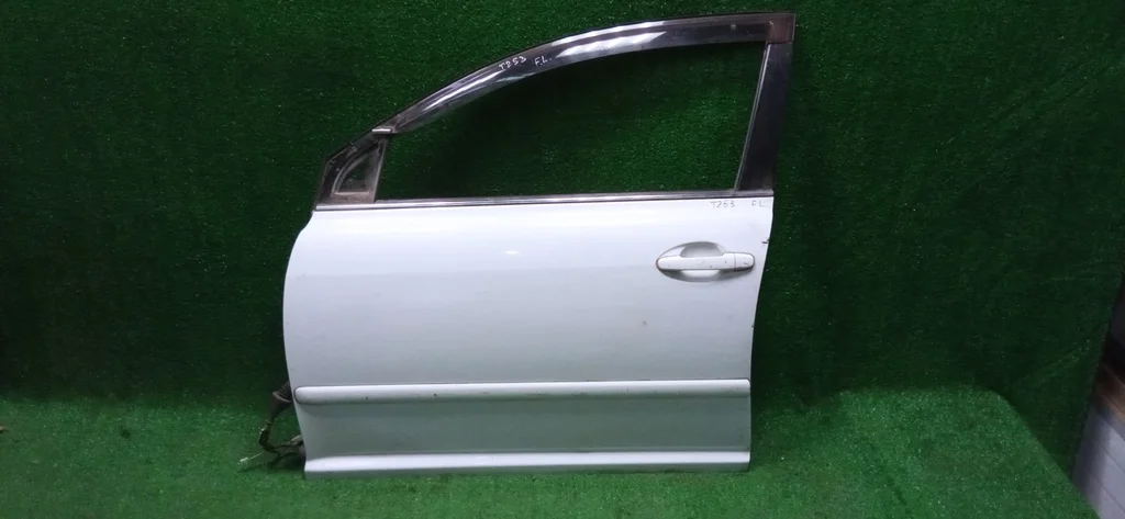 Б.у. дверь TOYOTA AVENSIS AZT251 TOYOTA AVENSIS AZT251