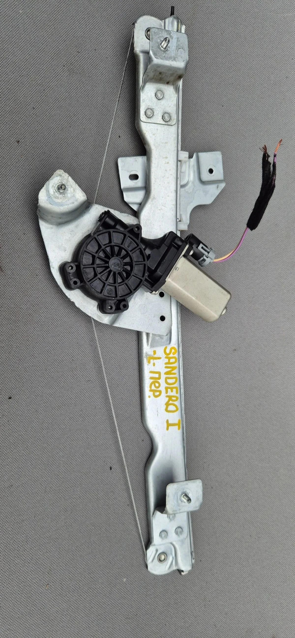 Стеклоподъемник передний левый Renault Sandero  1