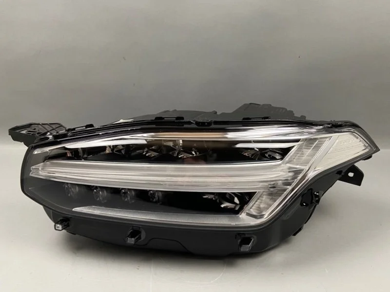 Фара Volvo XC90 2015-2019 32228688 2, левая