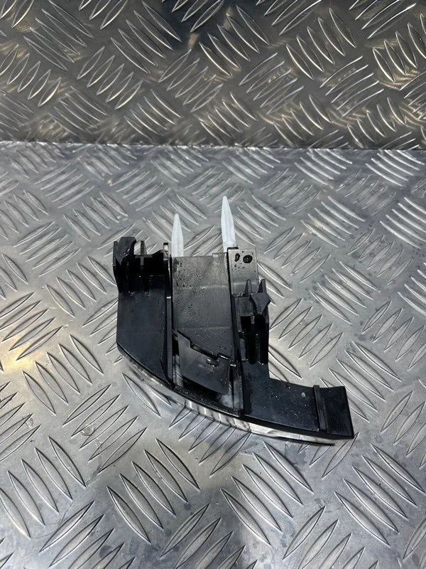 Кронштейн бампера Toyota Land Cruiser 2015 5256360040 URJ200 1VD-FTV 4.5, задний левый