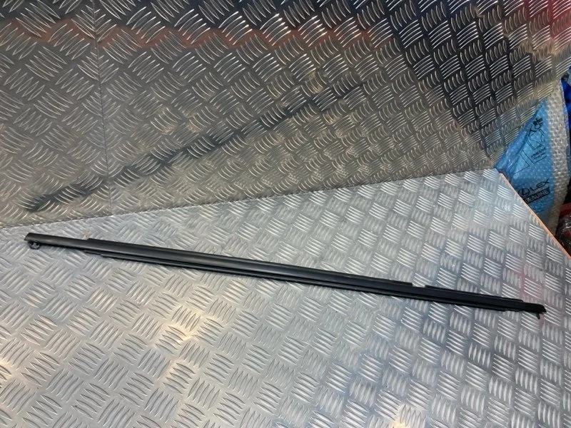 Молдинг стекла наруж зад лев Toyota Land Cruiser 2015 7574060050 URJ200 1VD-FTV 4.5, задний левый