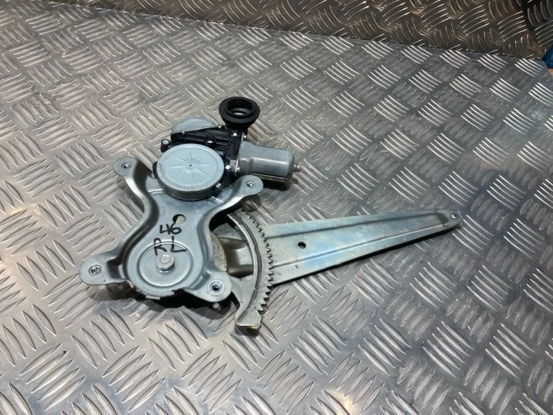 Моторчик стеклоподъемника задний левый Toyota Land Cruiser 2015 8571060182 URJ200 1VD-FTV 4.5