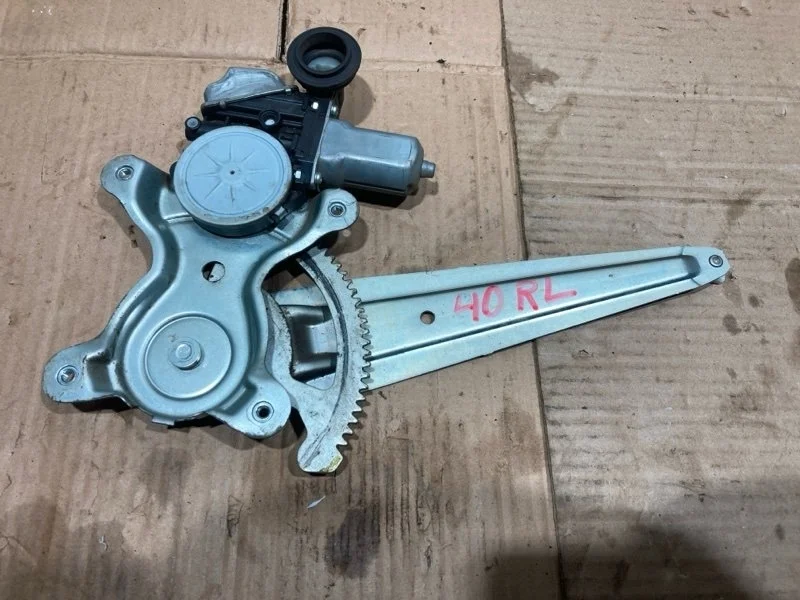 Моторчик стеклоподъемника задний левый Toyota Land Cruiser 2010 8571060182 URJ200 1VD-FTV 4.5