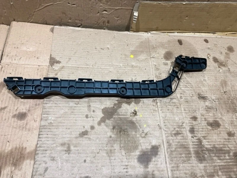 Кронштейн заднего бампера левый Toyota Land Cruiser 2010 5215660070 URJ200 1VD-FTV 4.5, задний левый