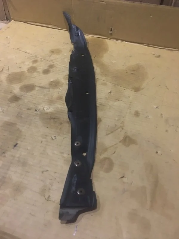 Пыльник крыла правый TOYOTA Land Cruiser 2015 5382760020 URJ200 1VD-FTV 4.5