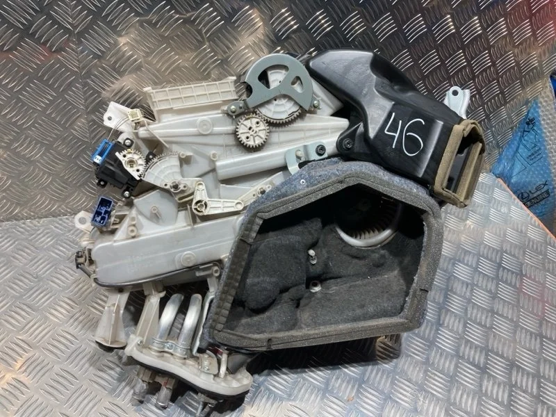 Корпус отопителя Toyota Land Cruiser 2015 8703060030 URJ200 1VD-FTV 4.5, задний