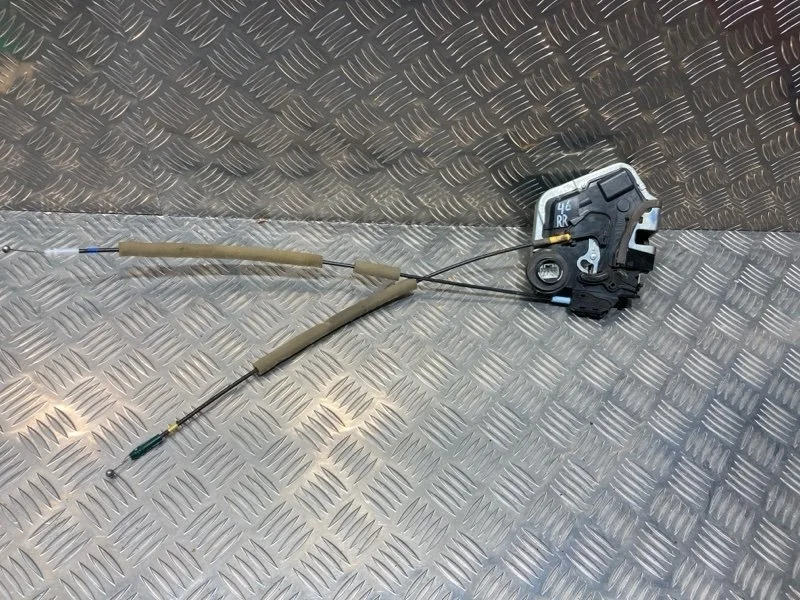 Замок двери задней правой Toyota Land Cruiser 2015 6905060110 URJ200 1VD-FTV 4.5