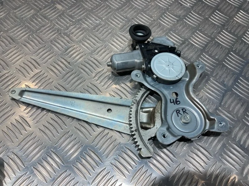 Моторчик стеклоподъемника задний правый Toyota Land Cruiser 2015 8572060162 URJ200 1VD-FTV 4.5