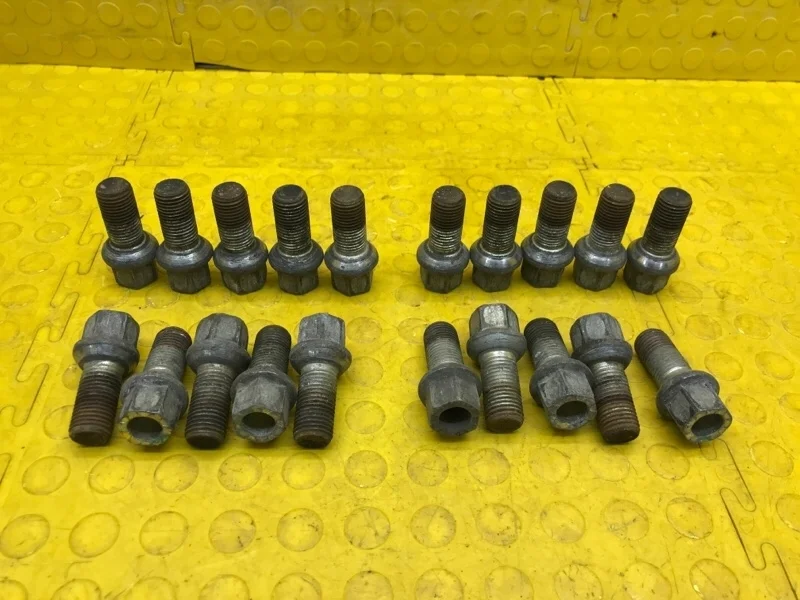 Болт колесный Skoda Octavia 2018 WHT001812 5E3 CJS 298666