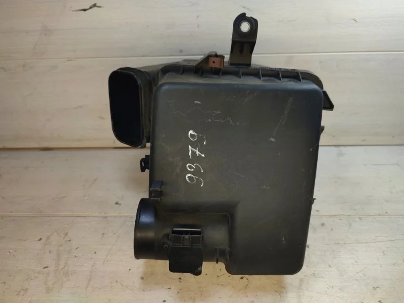 Корпус воздушного фильтра TOYOTA CELSIOR 8966150590 UCF31 3UZ-FE