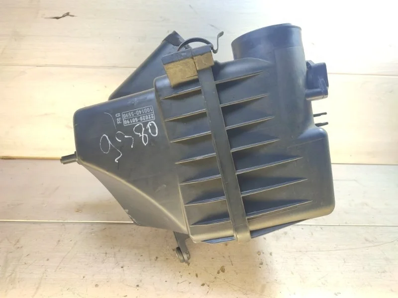 Корпус воздушного фильтра TOYOTA CELSIOR 8966150590 UCF31 3UZ-FE
