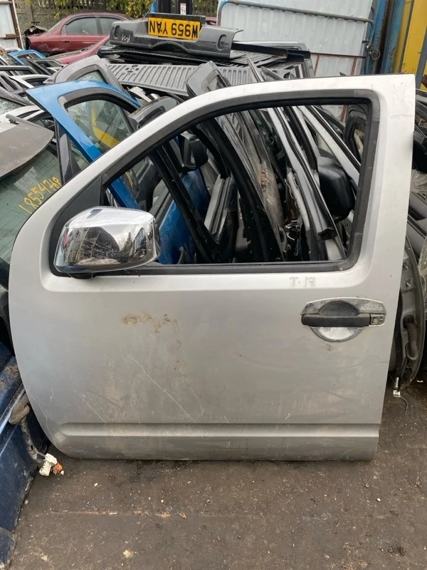 Дверь передняя левая Nissan Navara (D40) 2004-2015 2005 80101EB330 2.5 D YD25DDTI