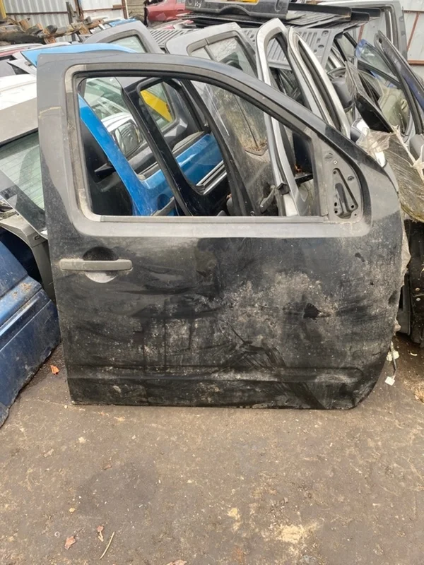 Дверь передняя правая Nissan Navara (D40) 2004-2015 2007 80100EB330