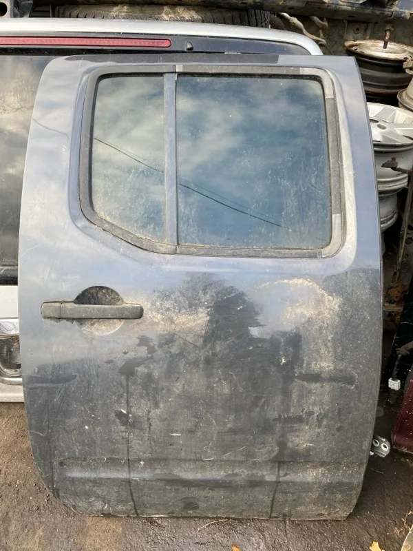 Дверь задняя правая Nissan Navara (D40) 2004-2015 2008 82100EB332