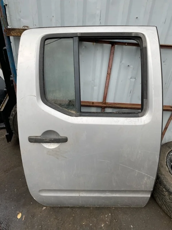 Дверь задняя правая Nissan Navara (D40) 2004-2015 2008 82100EB332