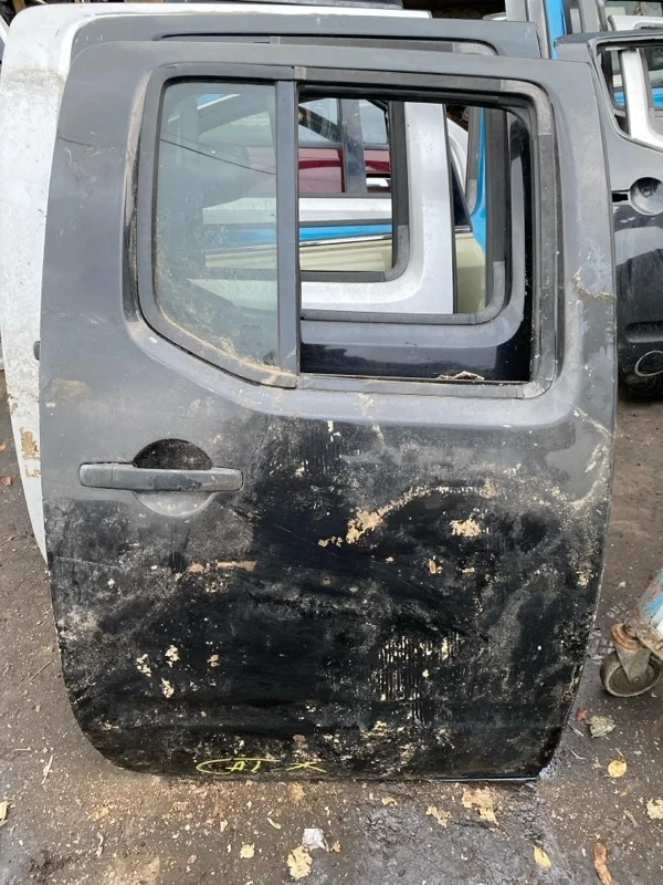 Дверь задняя правая Nissan Navara (D40) 2004-2015 2008 82100EB332