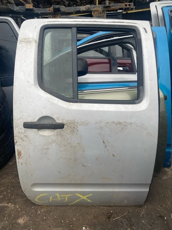 Дверь задняя правая Nissan Navara (D40) 2004-2015 2008 82100EB332